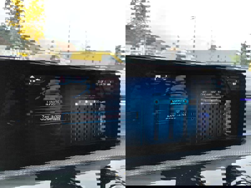 Image Mercedes-Benz CLASSE A A 250 e  Berline Compacte AMG Line 